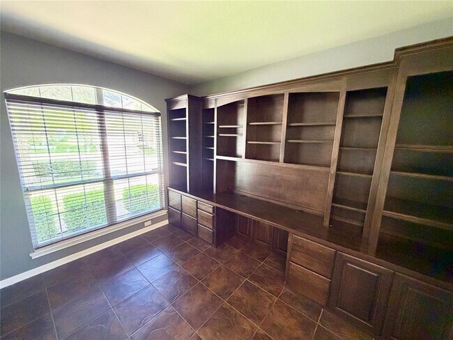 Building Photo - 3713 Broadwinged Hawk Cove