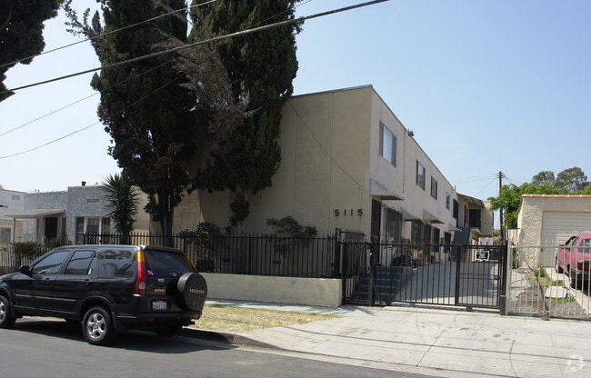 Primary Photo - 5115 Clinton St