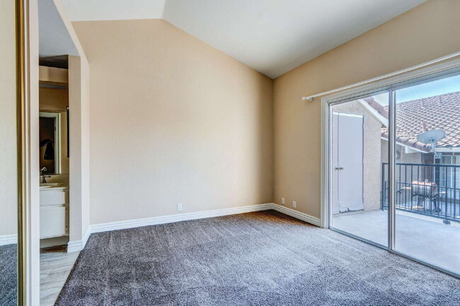 Building Photo - Spacious 2 Bedroom, 2 Bath – End Unit with...