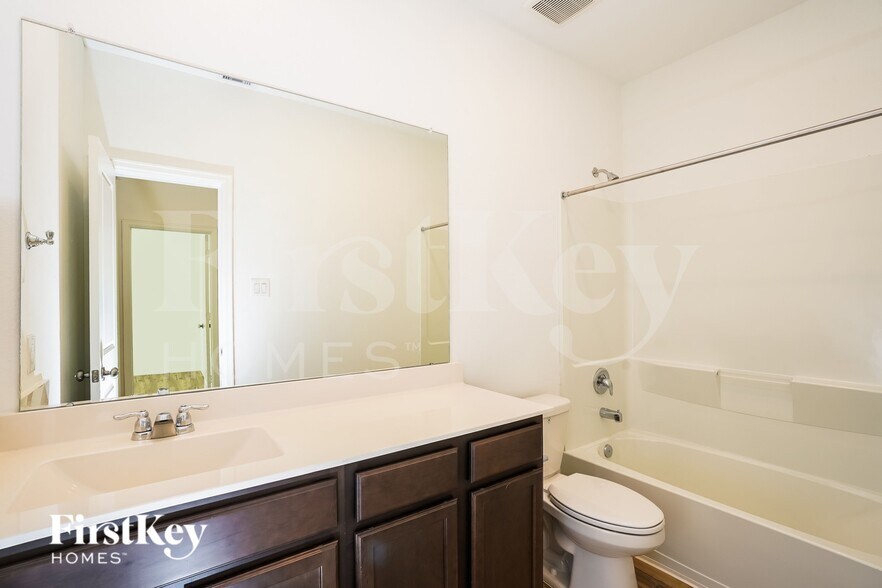 Building Photo - 7518 Oakmont Ave