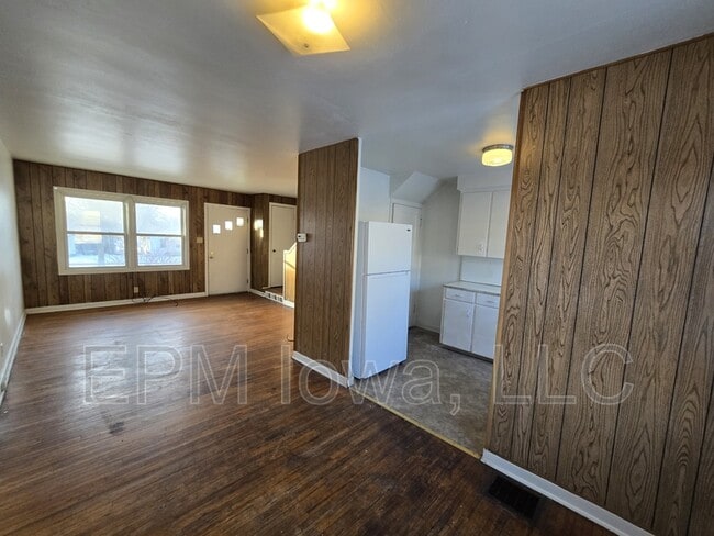 Building Photo - 261 Madison St