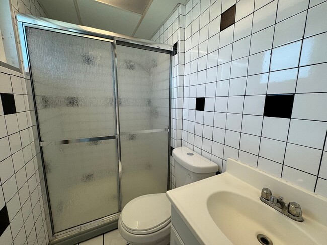 Building Photo - Beautiful 4Bd/2Ba Home w/Pool, Fully Fenced Large Backyard in Corona!