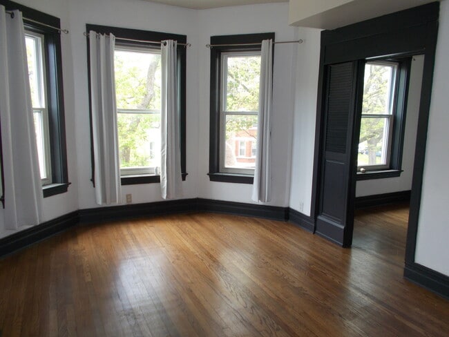 Building Photo - 5715 S Sangamon St