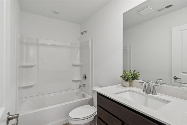 Building Photo - 406 Red Oak Cir