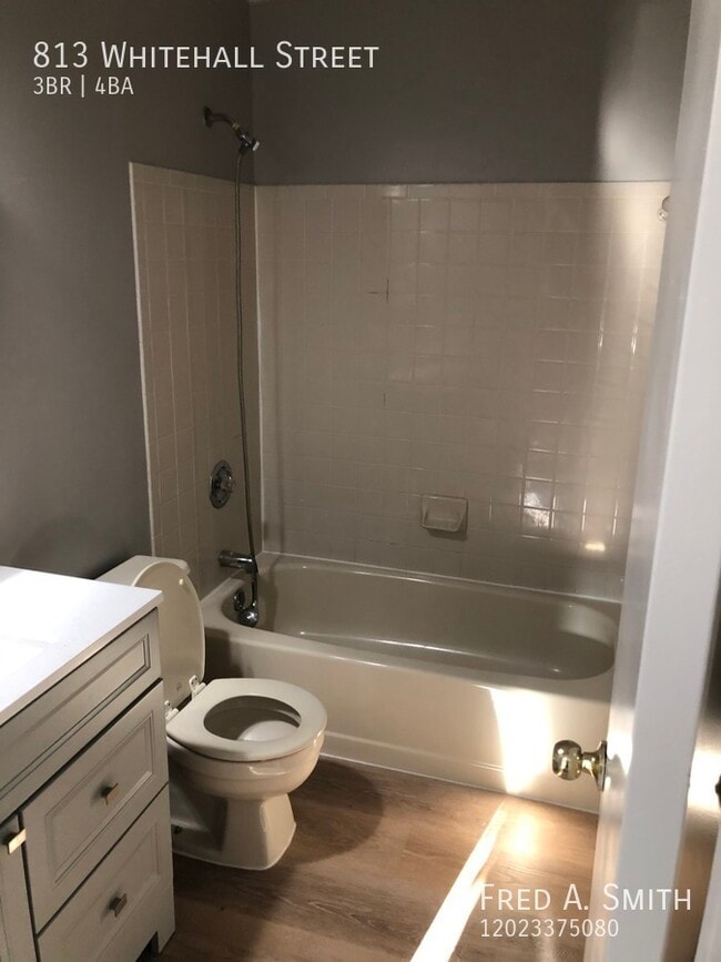 Building Photo - 813 Whitehall St