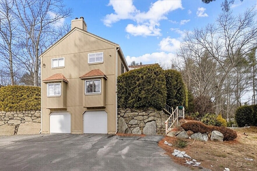 Building Photo - 9 Manor House Ln