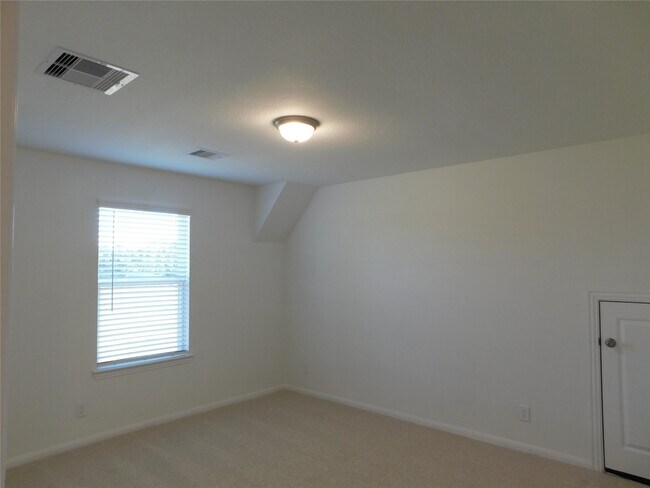 Building Photo - 10775 Sora Dr