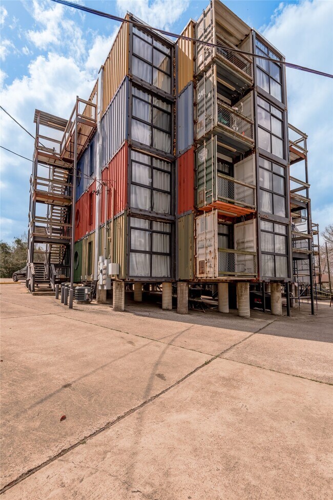 Building Photo - 1400 Sycamore Ave