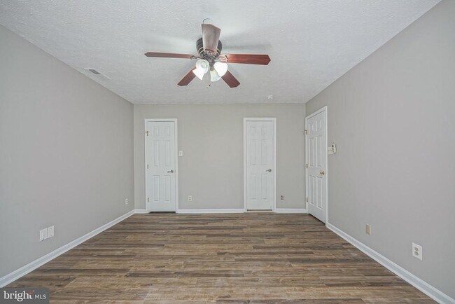 Building Photo - 95 Eldon Way