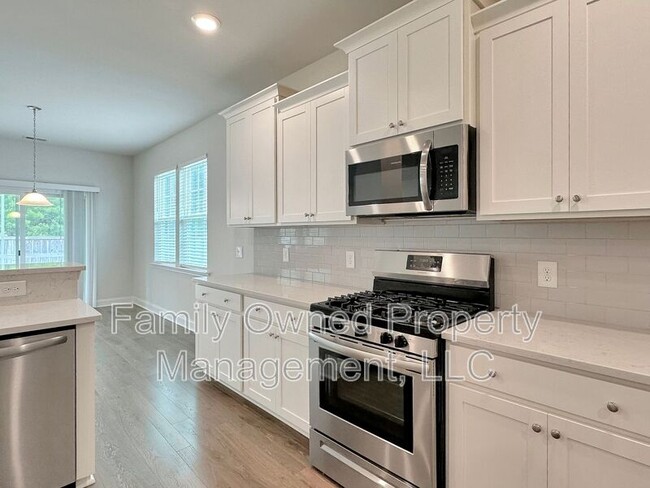 Building Photo - 302 Witch Hazel St