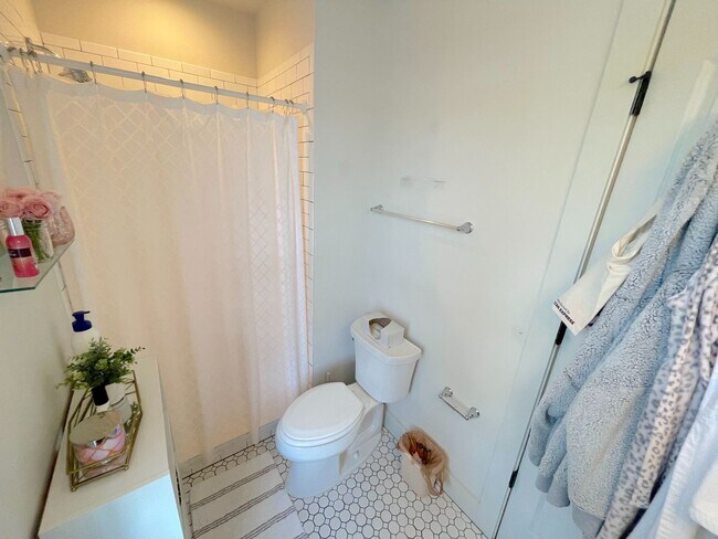 Building Photo - 609 E Duffy Ln