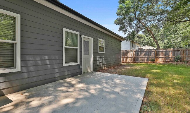 Building Photo - 87 Farmer St