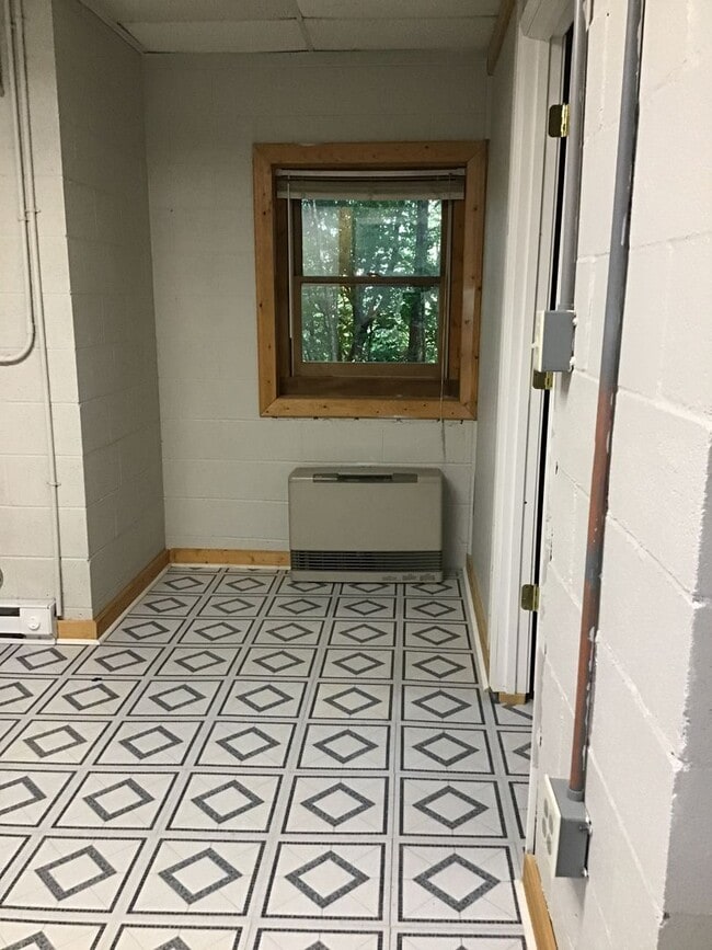 Building Photo - Spacious Mountain Home With Finished Basement & Great Location!