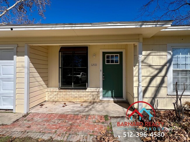 Building Photo - Available NOW: Beautifully Remodeled 3/1.5...