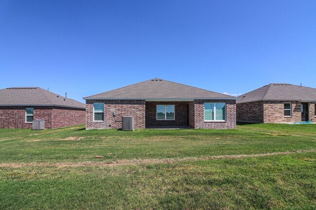 Building Photo - 3126 S 15th Pl
