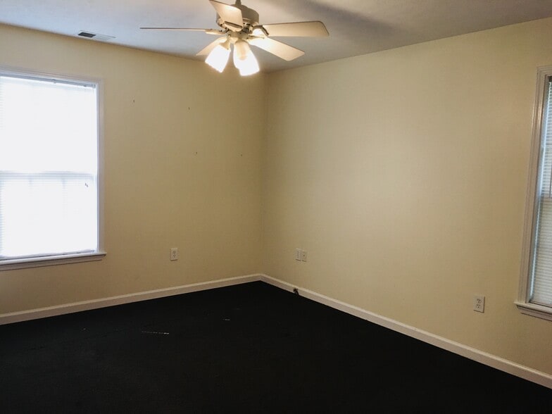 Building Photo - 5022 Lea Ann Way