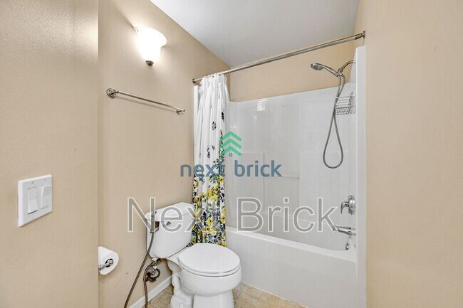 Building Photo - 1861 30th Ave NE