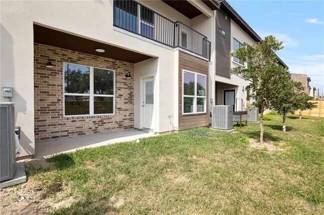 Building Photo - 916 S Bicentennial Blvd
