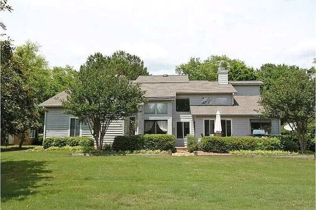 Building Photo - 1600 Old Hunters Trce