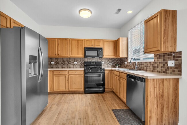 Building Photo - 1084 Ellsworth Dr