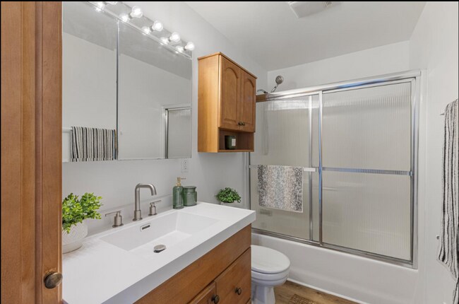 Building Photo - Updated South Omaha Home with Oversized Ga...