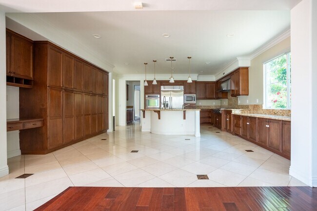 Building Photo - Exceptional estate Located In the highly desirable College Park Community.