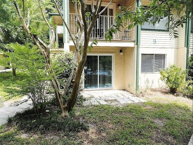 Building Photo - Charming 1BR/1BA Ground Floor Unit in Tumblin Creek