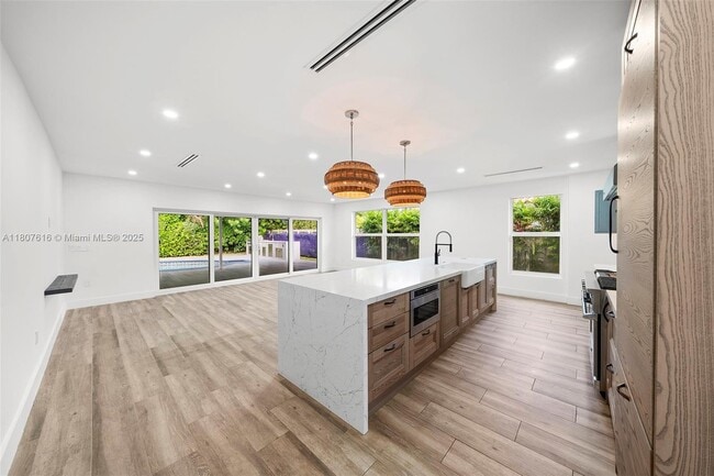 Building Photo - 7520 Hispanola Ave