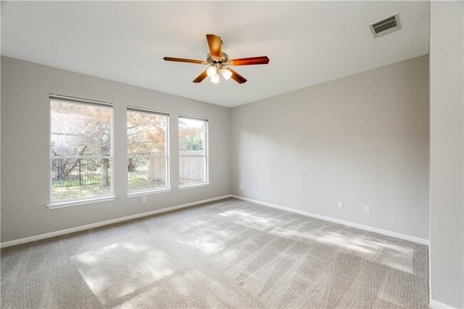 Building Photo - 321 Shea Dr