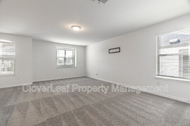 Building Photo - 308 Rustic Springs