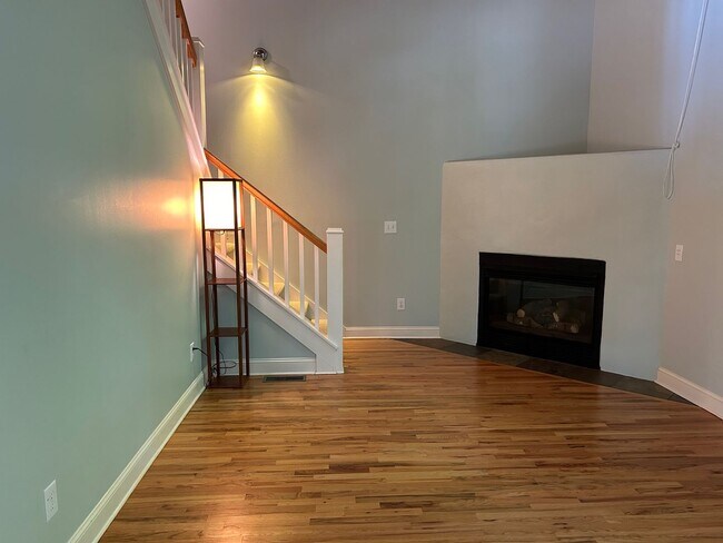 Building Photo - Central AVL - Custom Built, Made for Enter...