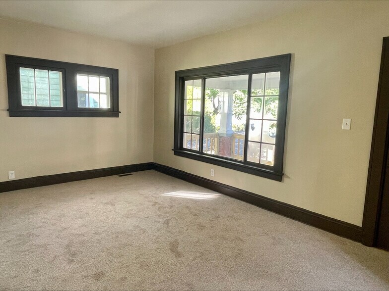 Building Photo - 1022 Herberich Ave