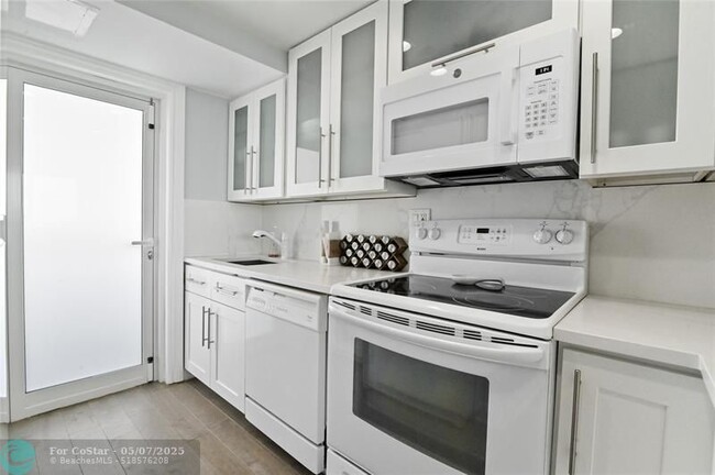 Building Photo - 333 NE 21st Ave