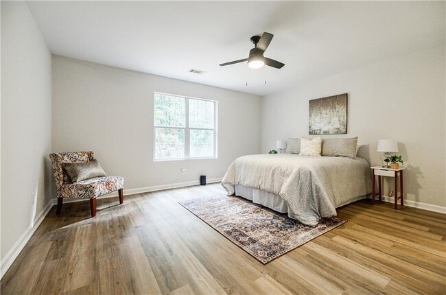 Building Photo - 5195 Hillcrest Glenn Dr