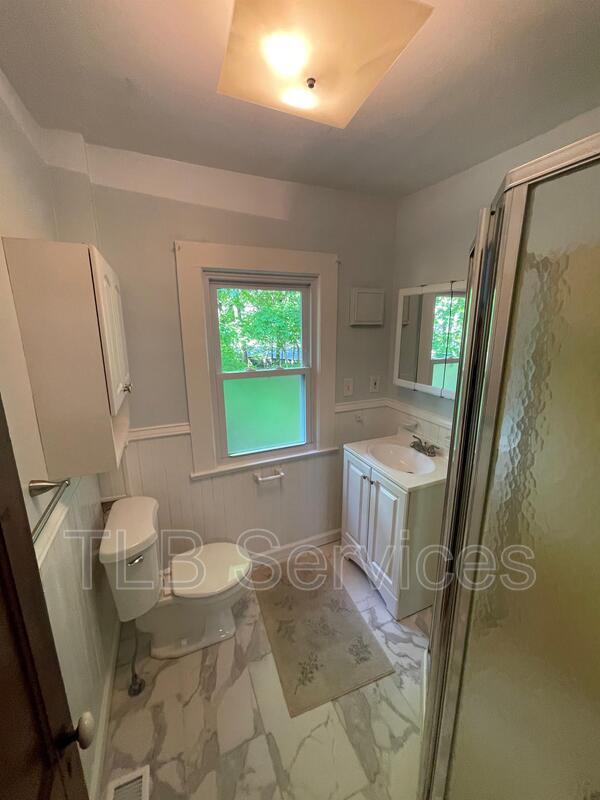 Building Photo - 402 Electric St