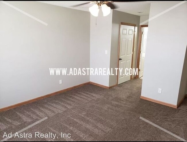 Building Photo - Spacious and Affordable Duplex in Peculiar-Available in JUNE!!