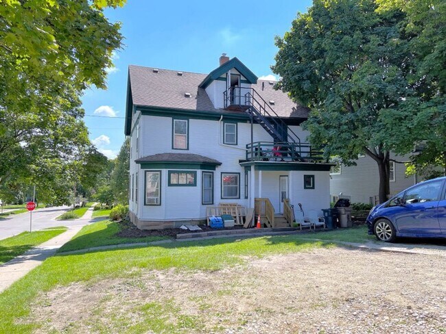 Building Photo - 1702 Madison St