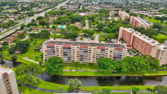 Building Photo - 14527 Bonaire Dr