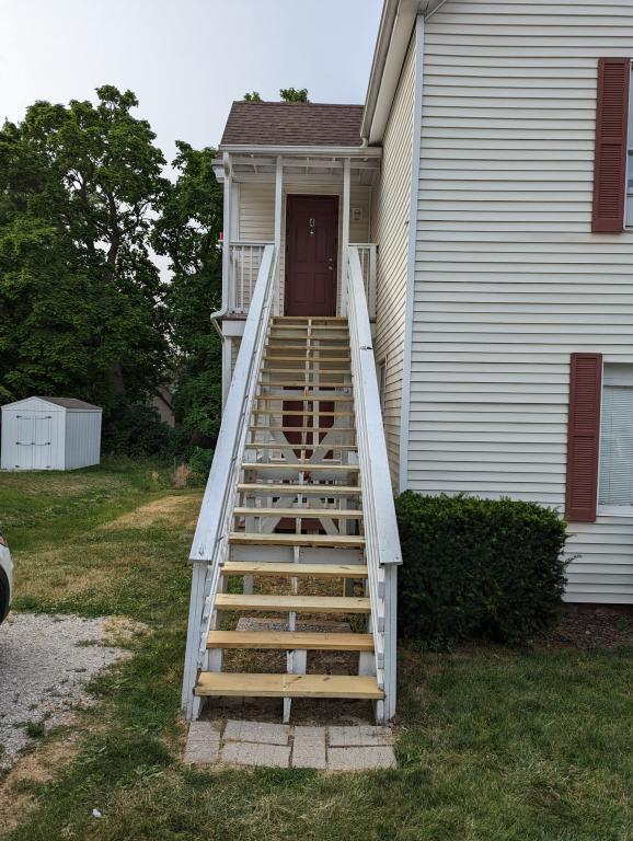Building Photo - 807 W Grove St