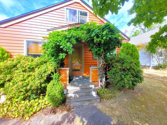 Primary Photo - Charming Three Bedroom Home with Large Fen...