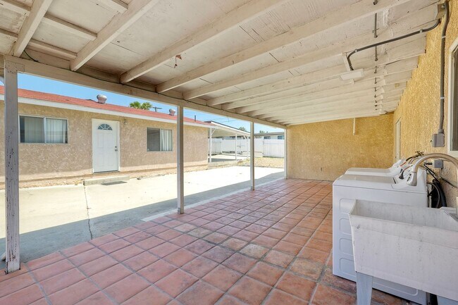 Building Photo - Three bedroom two bath home- fenced yard! - Castle Park