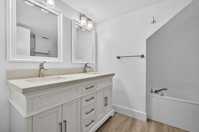 Building Photo - 9746 Nickels Blvd