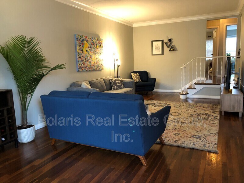 Building Photo - 3348 E Fall Creek Dr N