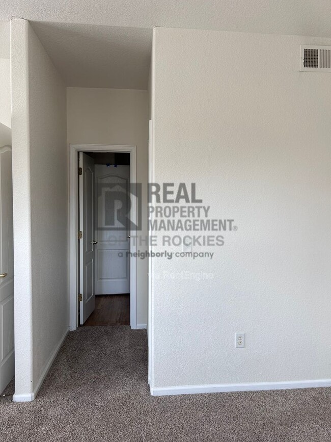 Building Photo - 5039 Northern Lights Dr