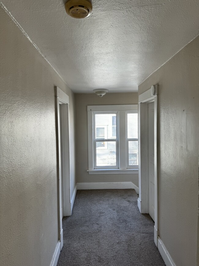 Building Photo - 414 N Broadway