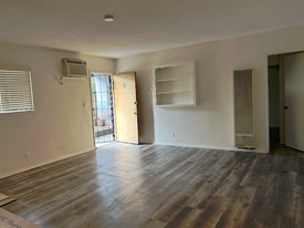 Building Photo - 224 W Palm Ave