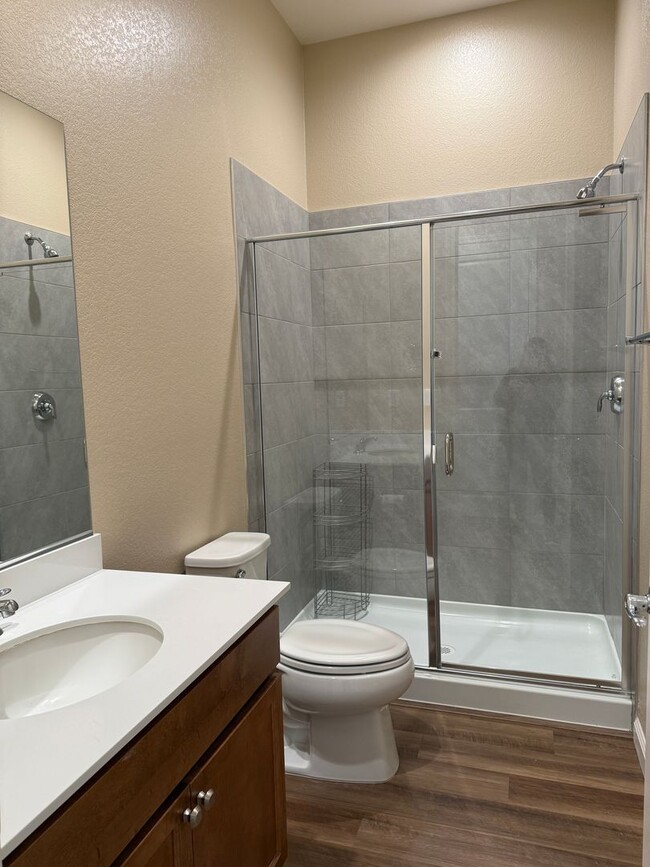 Building Photo - Experience refined living in this beautifully appointed 4-bedroom + den, 3-bath executive residence.