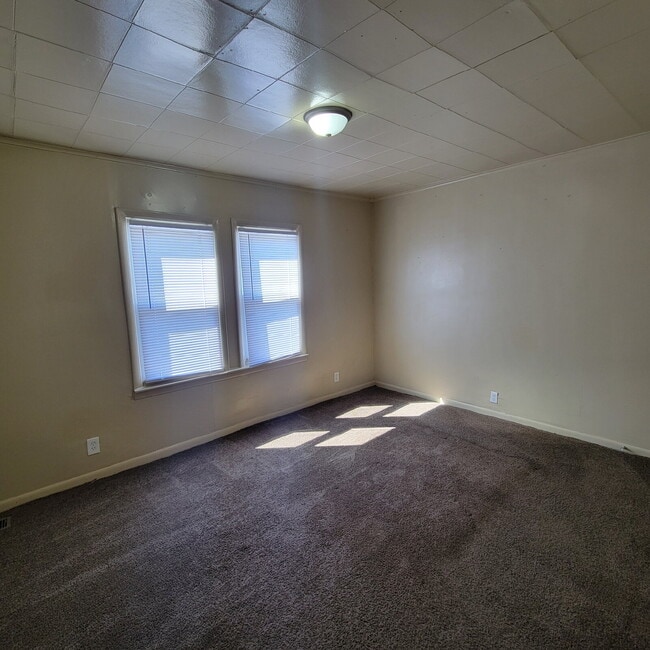 Building Photo - conveniently located around the corner from popular Garfield Park