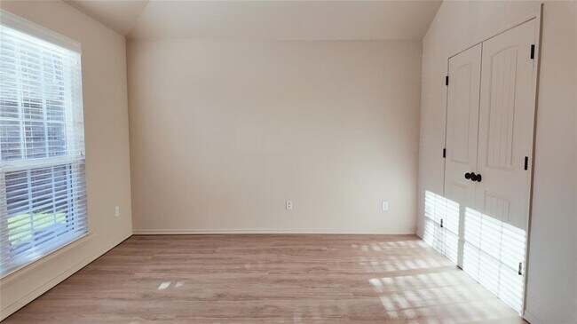 Building Photo - 3209 Grant Rd