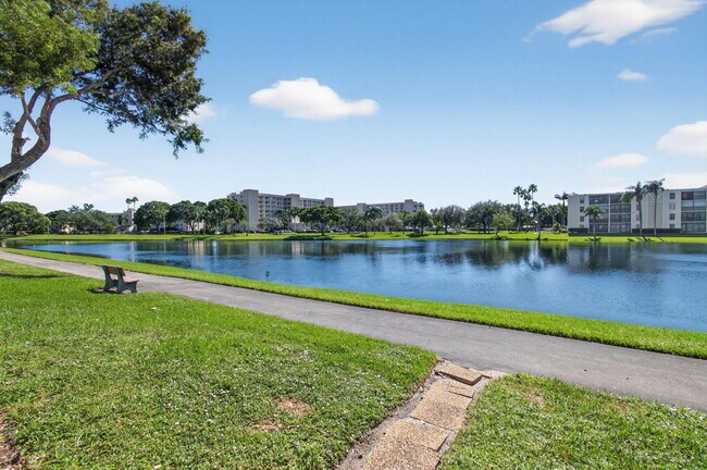 Building Photo - 7340 Amberly Ln